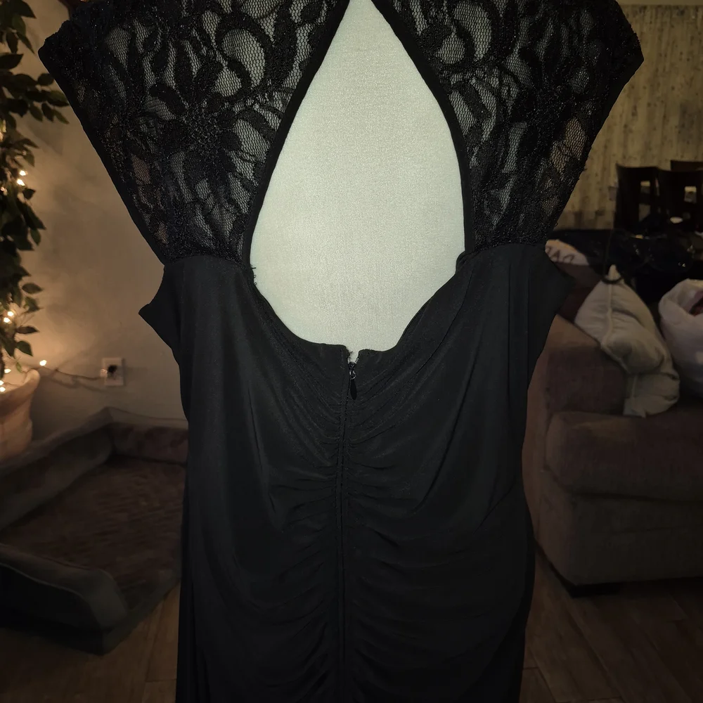 Black Sleeveless Cowl Neck Cocktail Gown - Picture 5 of 6
